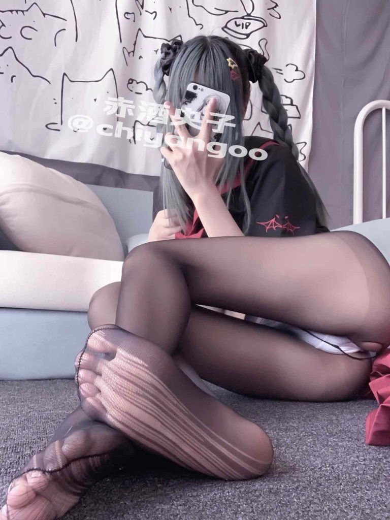 赤酒姬/赤酒央子,00后的贫乳福利姬,主打足控向各种黑丝白丝灰丝,非常符合足控美丝爱好者口味,合集包里面有她的露脸照,喜欢的收藏好了,不可多得的资源,目前只找到12套,后续持续更新......