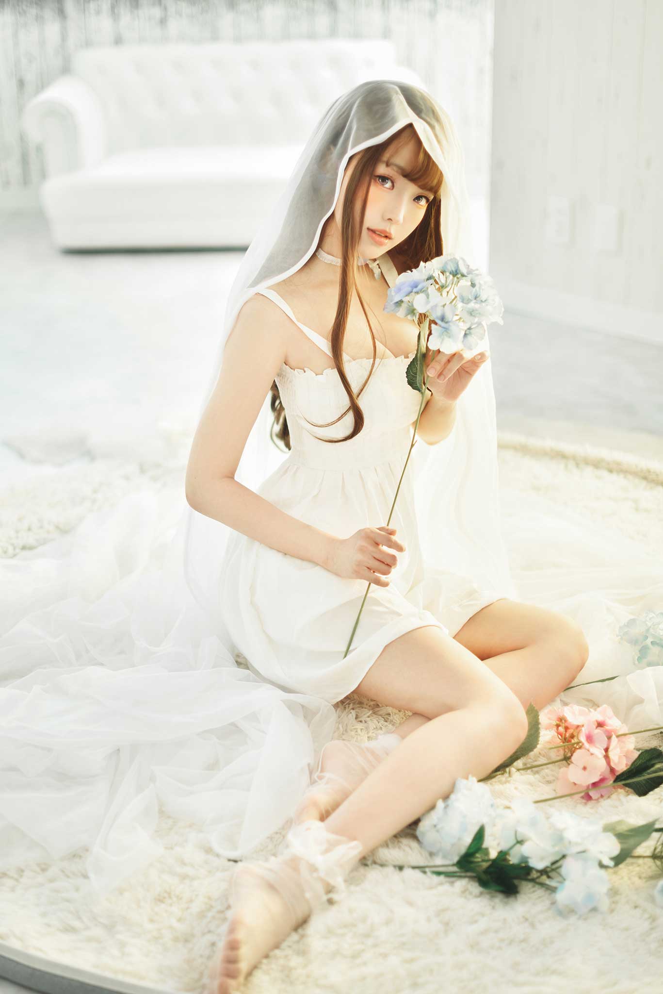 ElyEE子 – White Dress [22P-27MB]