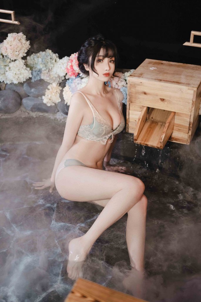 rioko凉凉子新写真:《年上の韵》温泉旅行,更新到合集,目前本合集共收录80套写真后续持续更新中......