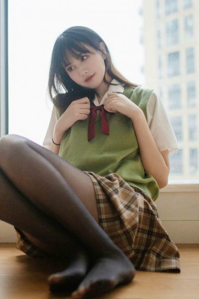 念雪ww,知名动漫博主,97年的短发妹子,来自浙江杭州,毕业于南昌大学。原微博号@念雪ww已炸,粉丝超20万,目前写真收录34套,后续持续更新中......